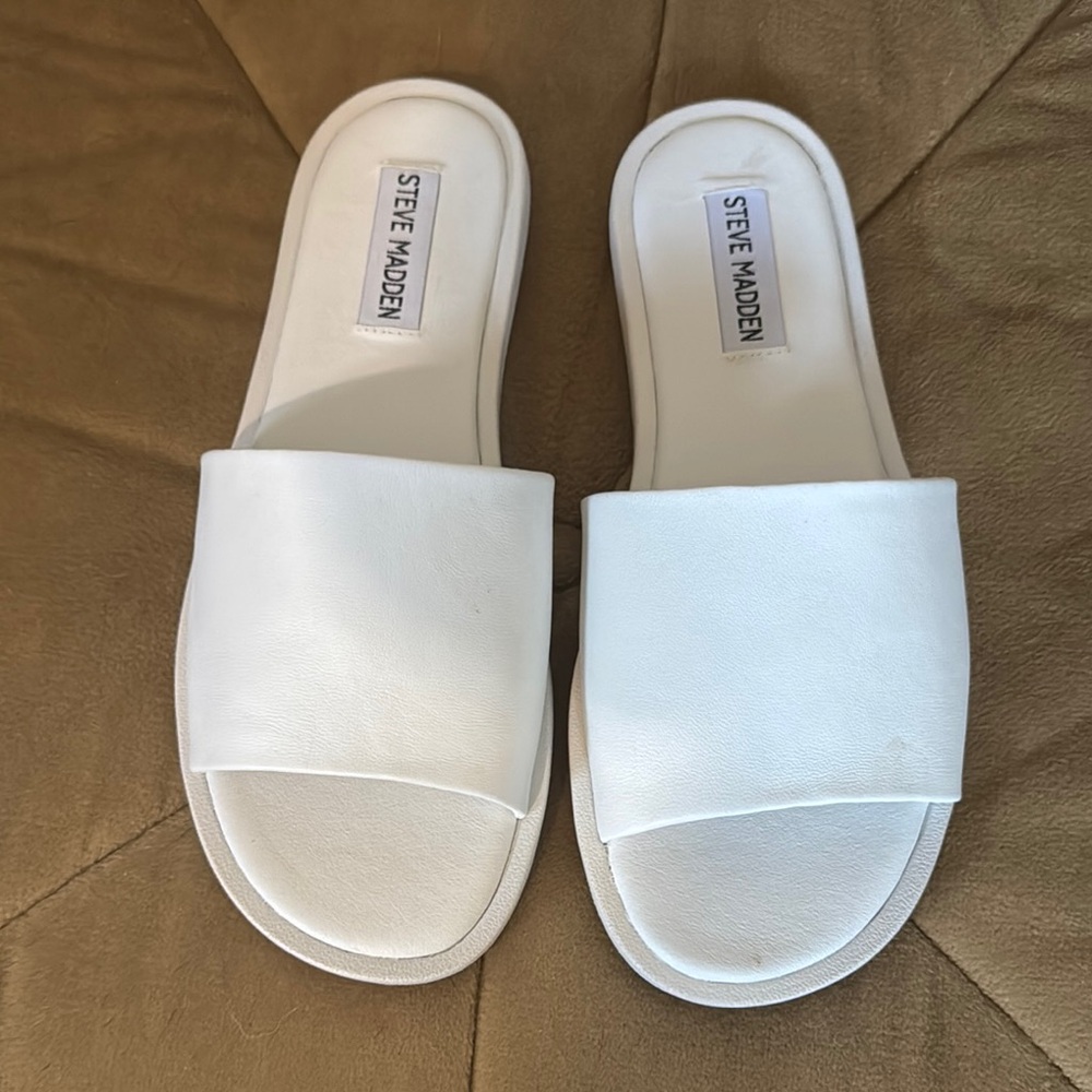 Steve Madden Classic White Slides size 7